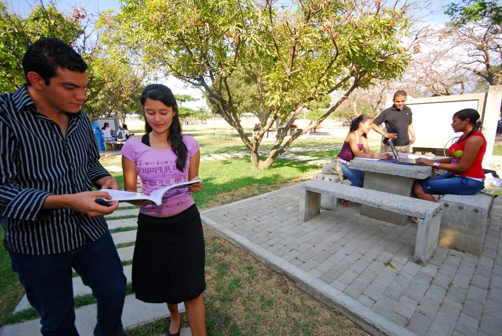 Genios universitarios de los negocios serán “apadrinados”