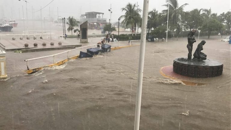 129 mililitros de lluvia en una hora y diez minutos provocaron emergencia en Santa Marta