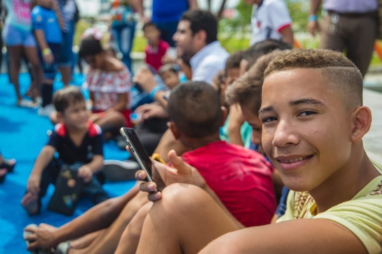 Puerta a puerta, así busca el distrito llevar mensaje de convivencia
