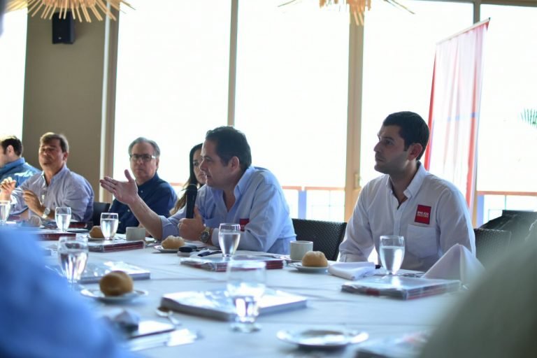 Pista, Centro Histórico y Casa Presidencial; compromete Vargas Lleras para Santa Marta