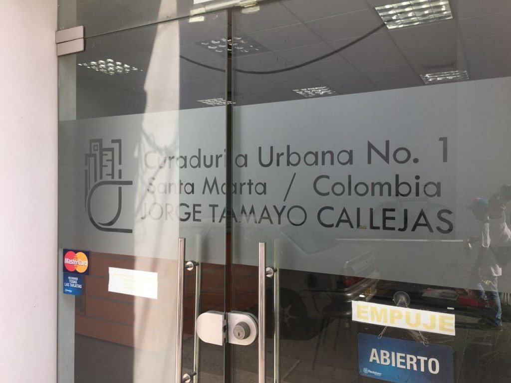 Curadores urbanos; el hilo siempre se corta por el lado más delgado