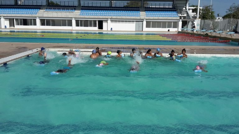 Clases de natación gratis en el complejo acuático