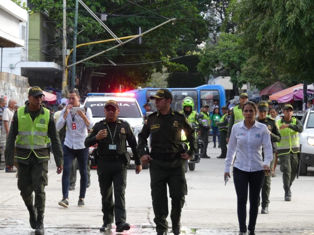 Como Sheriff del Viejo Oeste, Comandante de la Mesan impuso la ley y el orden