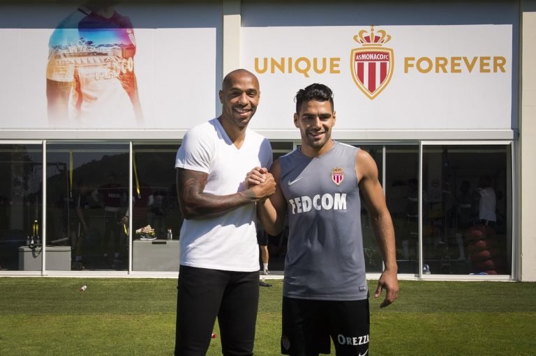 Emisora de la Premiere League aseguró que Thierry Henry dirigirá a Falcao