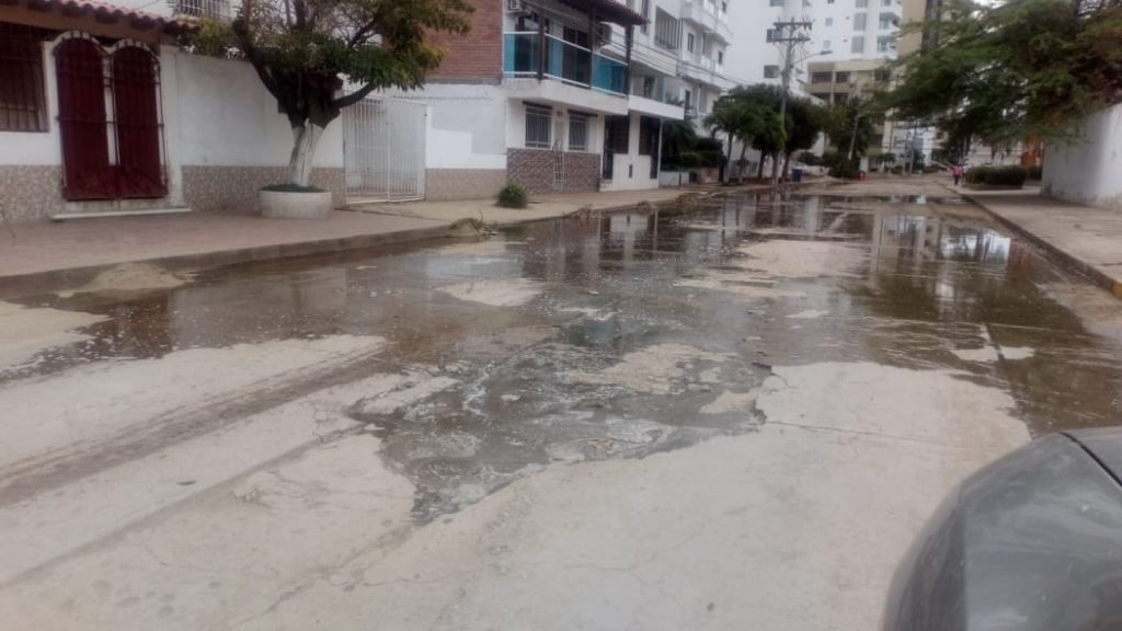 Agua potable y de alcantarillado, responsabilidad de Veolia en El Rodadero, se ven y huelen igual