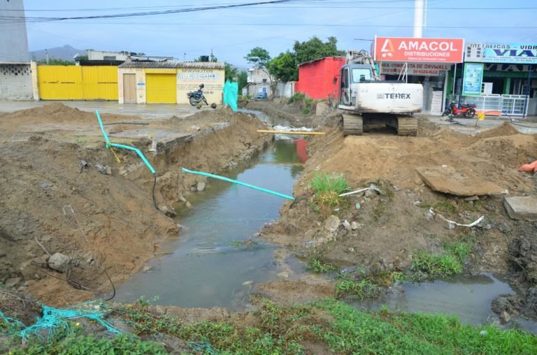 Obras paralizadas del Colector Pluvial de la Troncal del Caribe