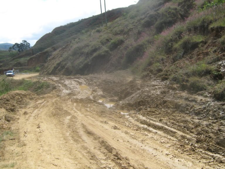 Vías Guamal y El Banco se encuentran incomunicadas