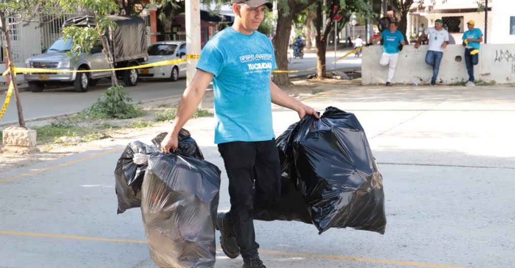 la ciudadania se puso la camiseta contra el plastico