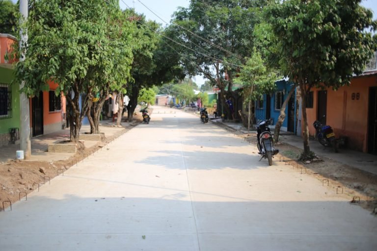 En El Banco avanza la construcción de 1.2 kilómetros de vías