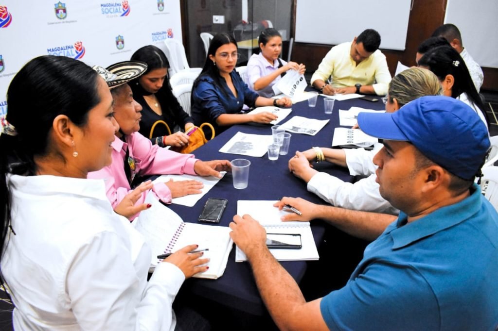 Se dictò una capacitación a las familias magdalenenses que accederán a 2.075 viviendas gratuitas