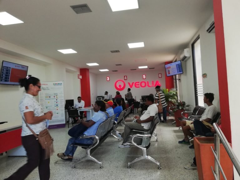 Veolia se despidió de Santa Marta, desmarcándose de la guerra política por el agua