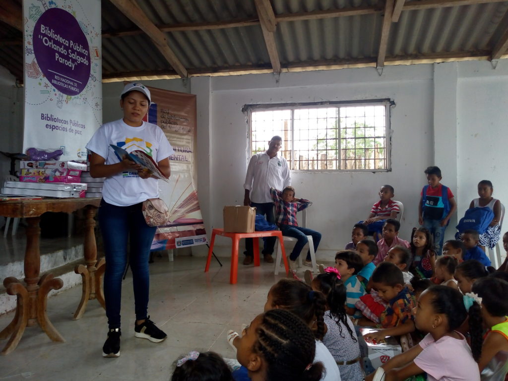 Biblioteca ria de Zapay%C3%A1n Cindy Paola Garzon D%C3%ADaz realiza jornada de lectura. Ni%C3%B1os del corregimiento de El Bongo Zapay%C3%A1n atentos a la lectura