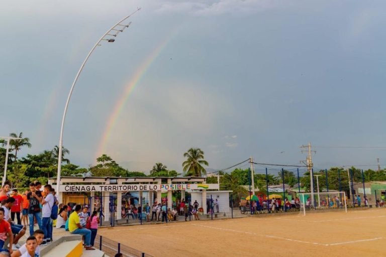 Brisas del mar, La cancha que nació por necesidad