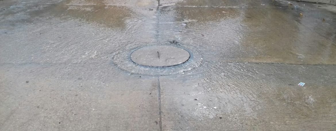 Derramamiento de aguas negras