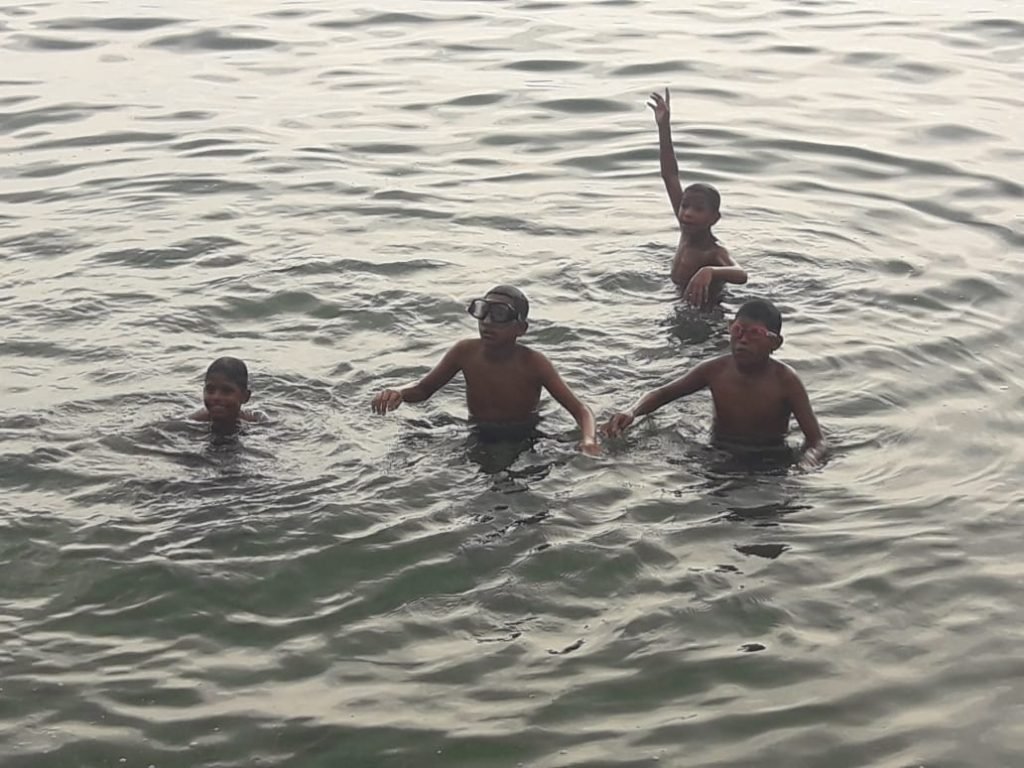 Los cazadores de monedas del malecón de la bahía