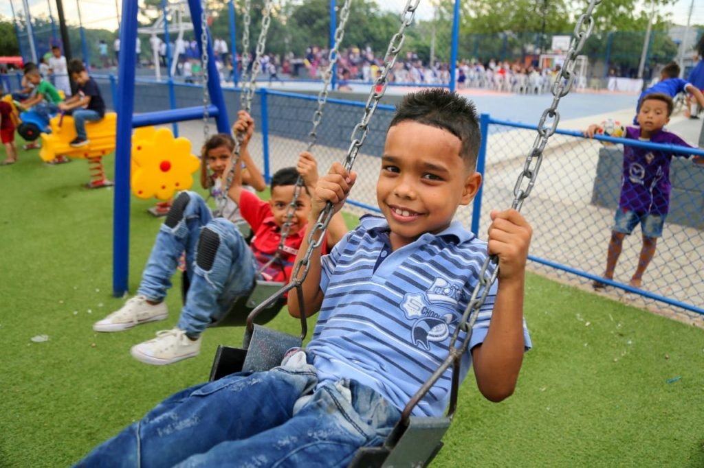 Nuevo parque infantil en Plato Magdalena honra las víctimas del conflicto