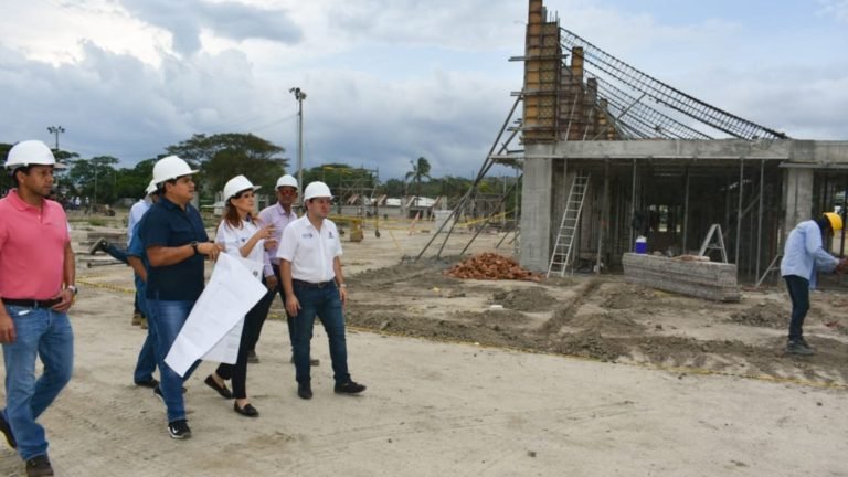 Administración departamental revisa obras del Polideportivo del Sur