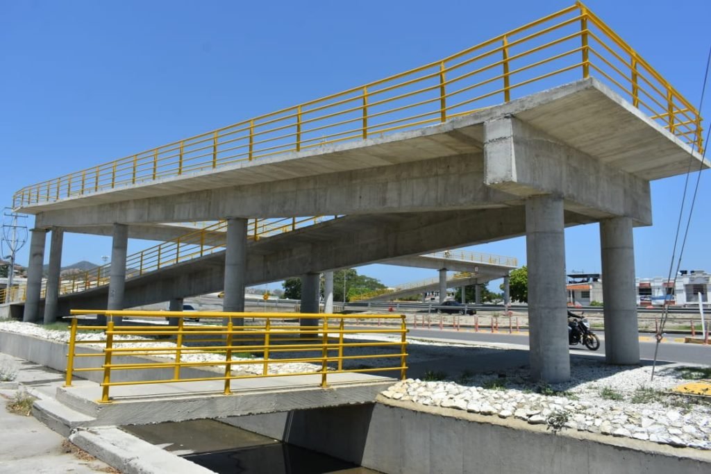 Once puentes peatonales fueron construidos para proteger la vida de los samarios