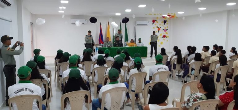 Policía graduó a 66 estudiantes como  guardianes del turismo en Aracataca