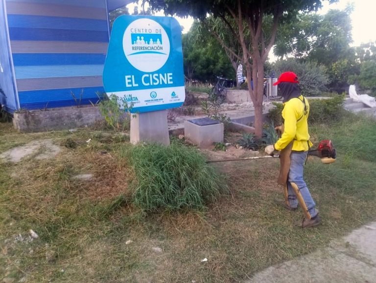 ¡Essmar limpia la casa! jornada de aseo en el barrio El Cisne