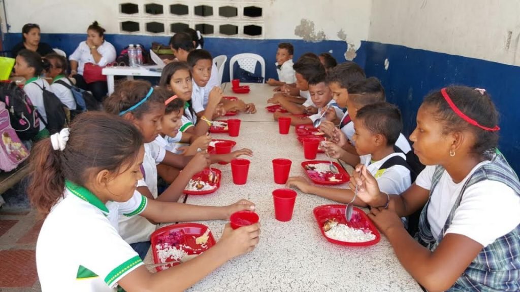 Se aumenta a 30 mil millones de pesos los recursos para financiamiento del PAE en el 2020