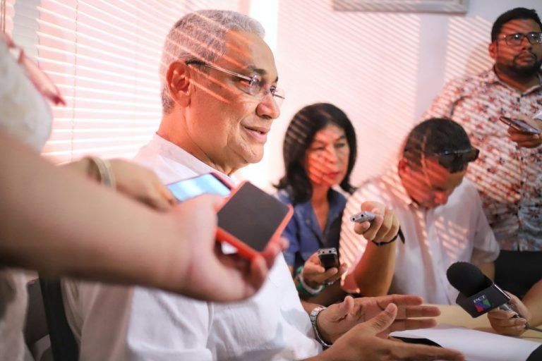 Secretario de Educación calificó de ‘enemigos’ a sus subalternos