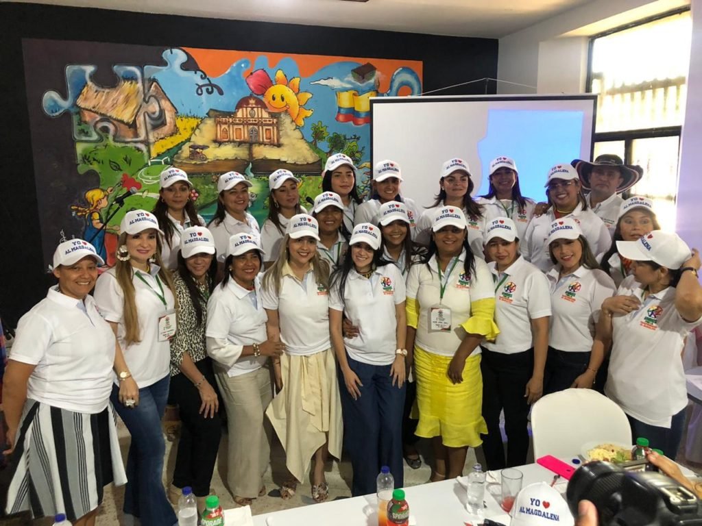 Primeras damas buscan ser útiles en un Magdalena sin primera dama