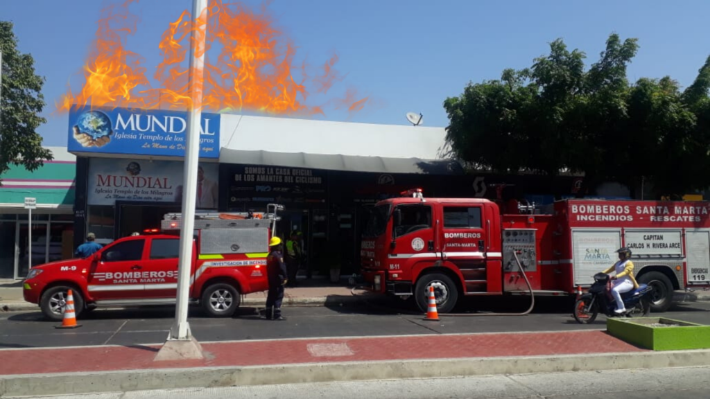 H%C3%A9roe sin capa el bombero que salv%C3%B3 del fuego a una pastora