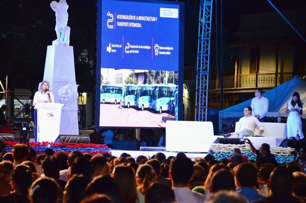 Virna le sacó la piedra a Caicedo por demorarse en su discurso