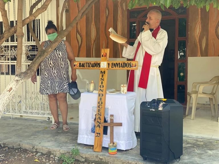 Con pastores y sacerdotes, municipios buscan detener el coronavirus