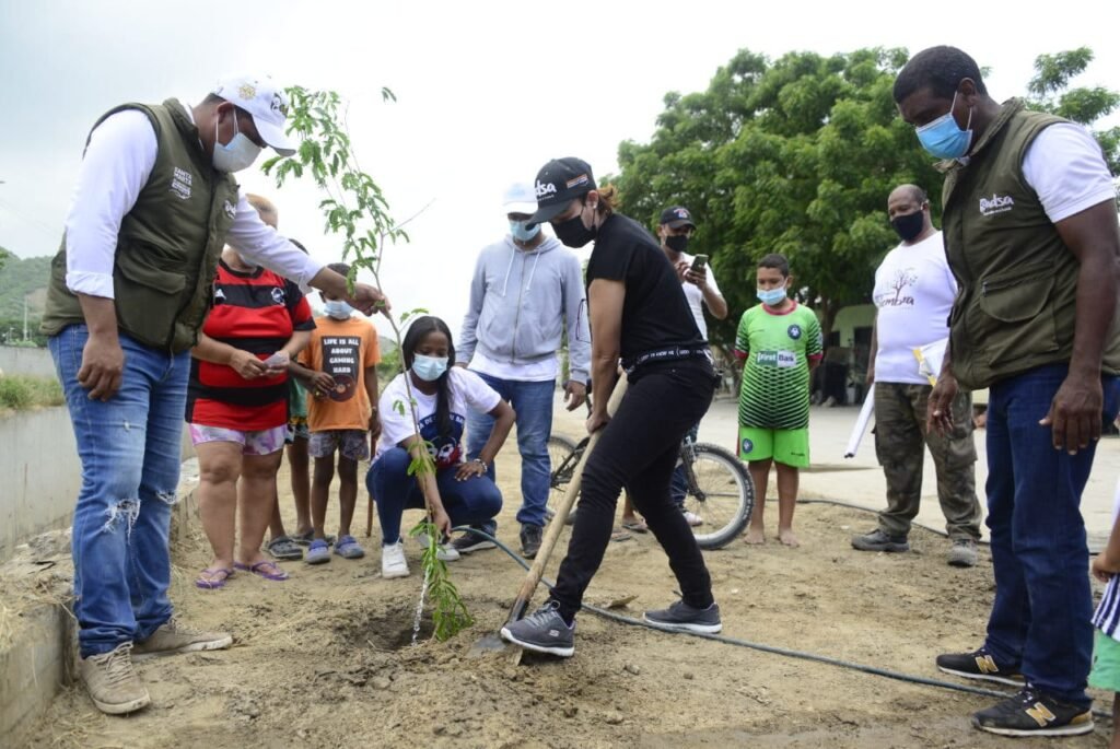 Dadsa lideró jornada de arborización en 20 de Julio y Playa Blanca