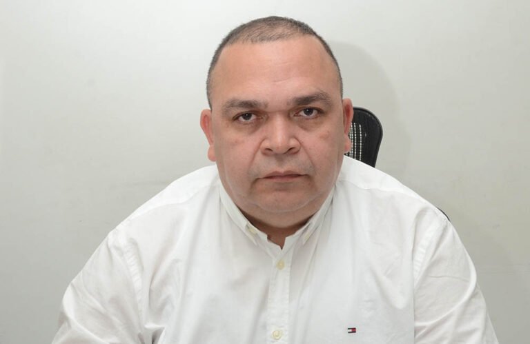 Supersalud Fabio Aristizábal sacó por la puerta trasera a Román de la Rosa