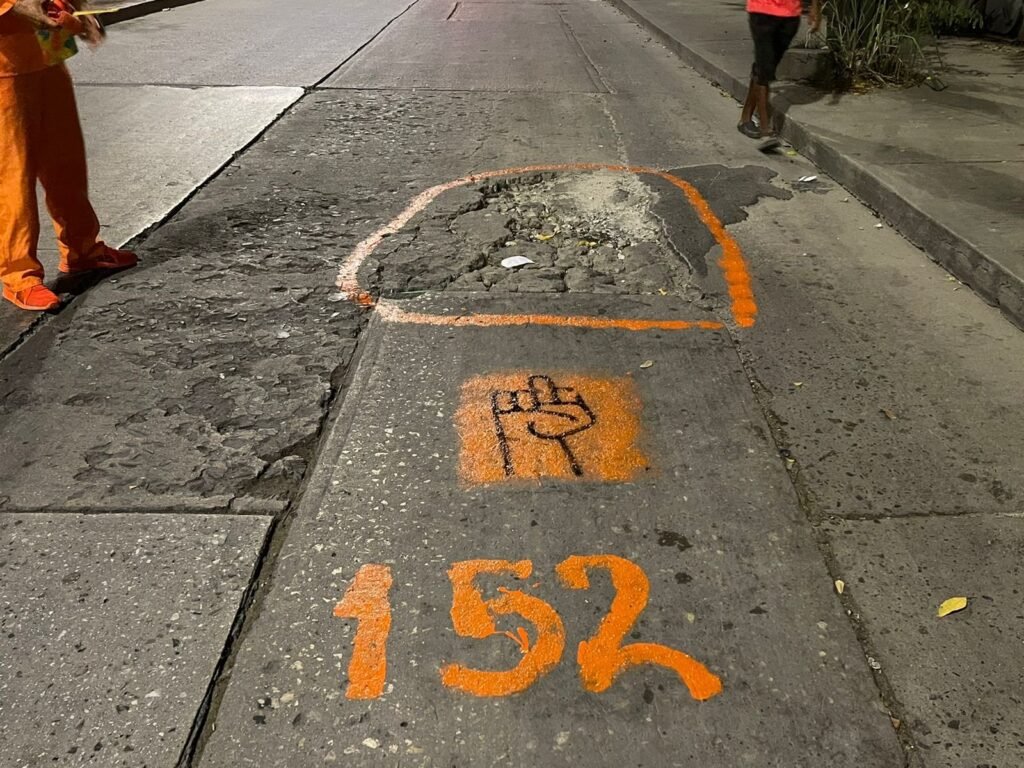 “Señalizan de color naranja” cientos de huecos en calles de Santa Marta