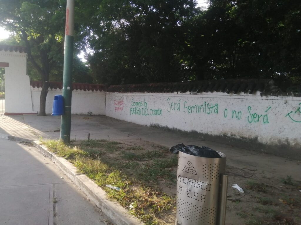 Grafitis comunistas Quinta de San Pedro 3