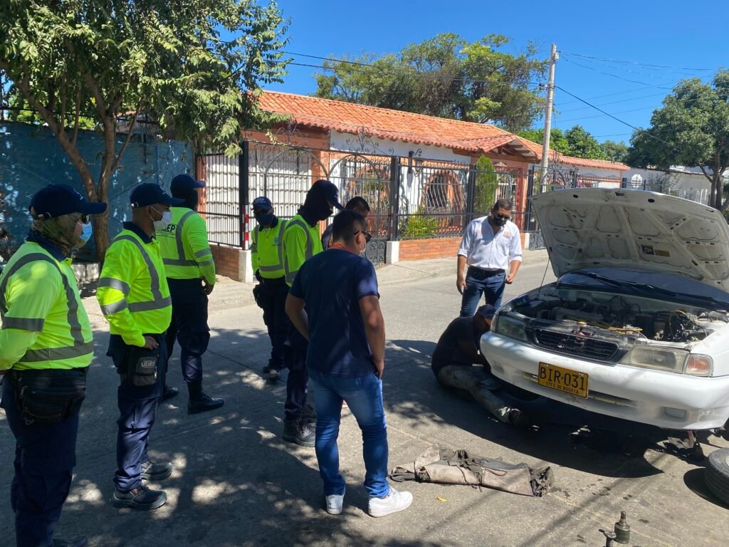 Despejan taller de mecánica situado en vía pública de Mamatoco