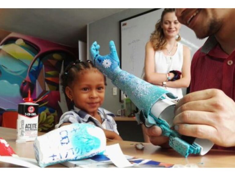 Tecnología de impresión 3D para prótesis a discapacitados en Santa Marta