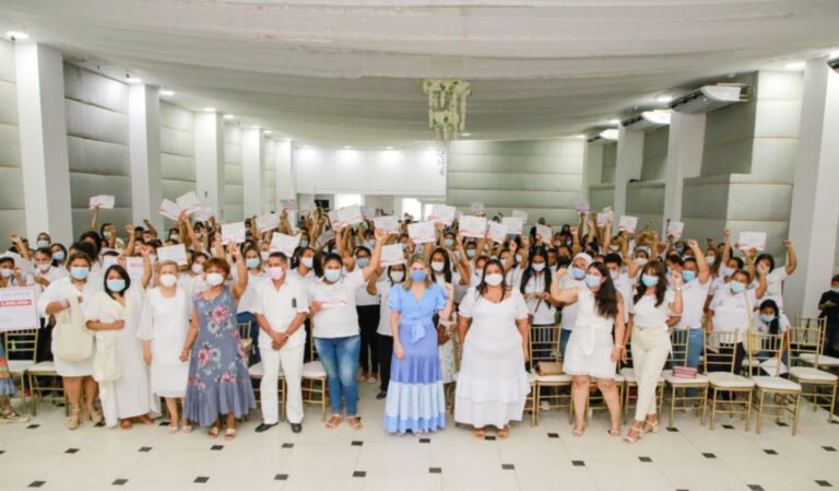 ¡A emprender! 180 mujeres que fueron certificadas en artes y oficios