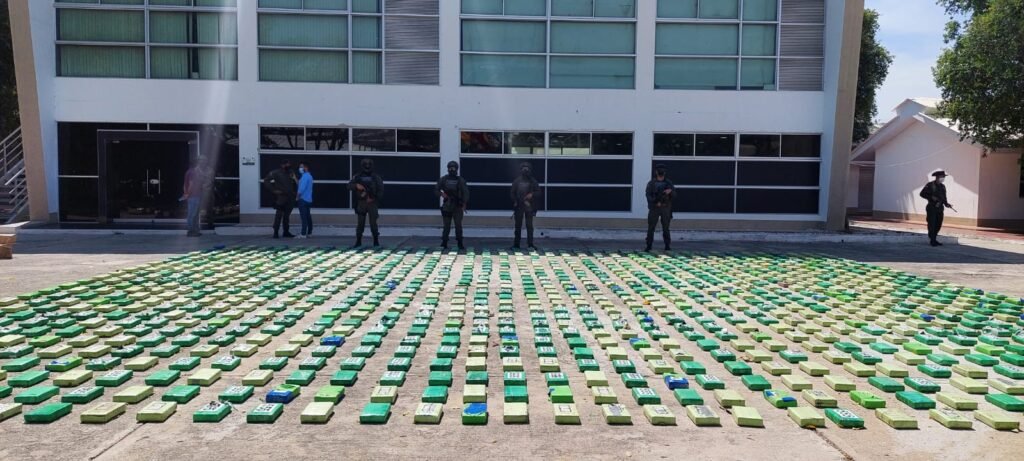 Incautan 1.400 toneladas de coca en el puerto samario