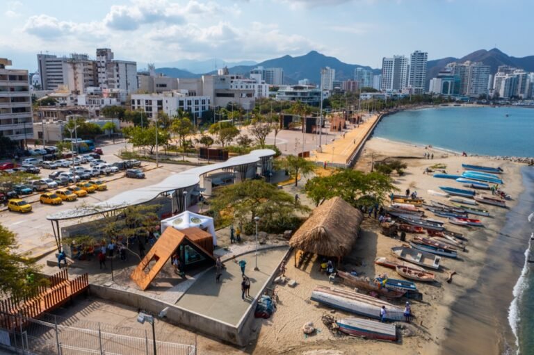 Cuatro fallas del Camellón de Santa Marta después de renovado