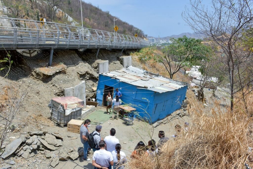 Advierten a invasores de la parte baja del sendero peatonal el Ziruma