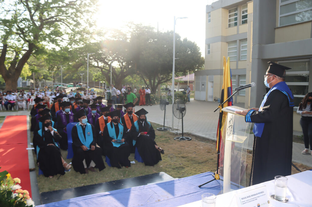 ceremonia de graduacion de los nuevos profesionales tecnicos y tecnologos