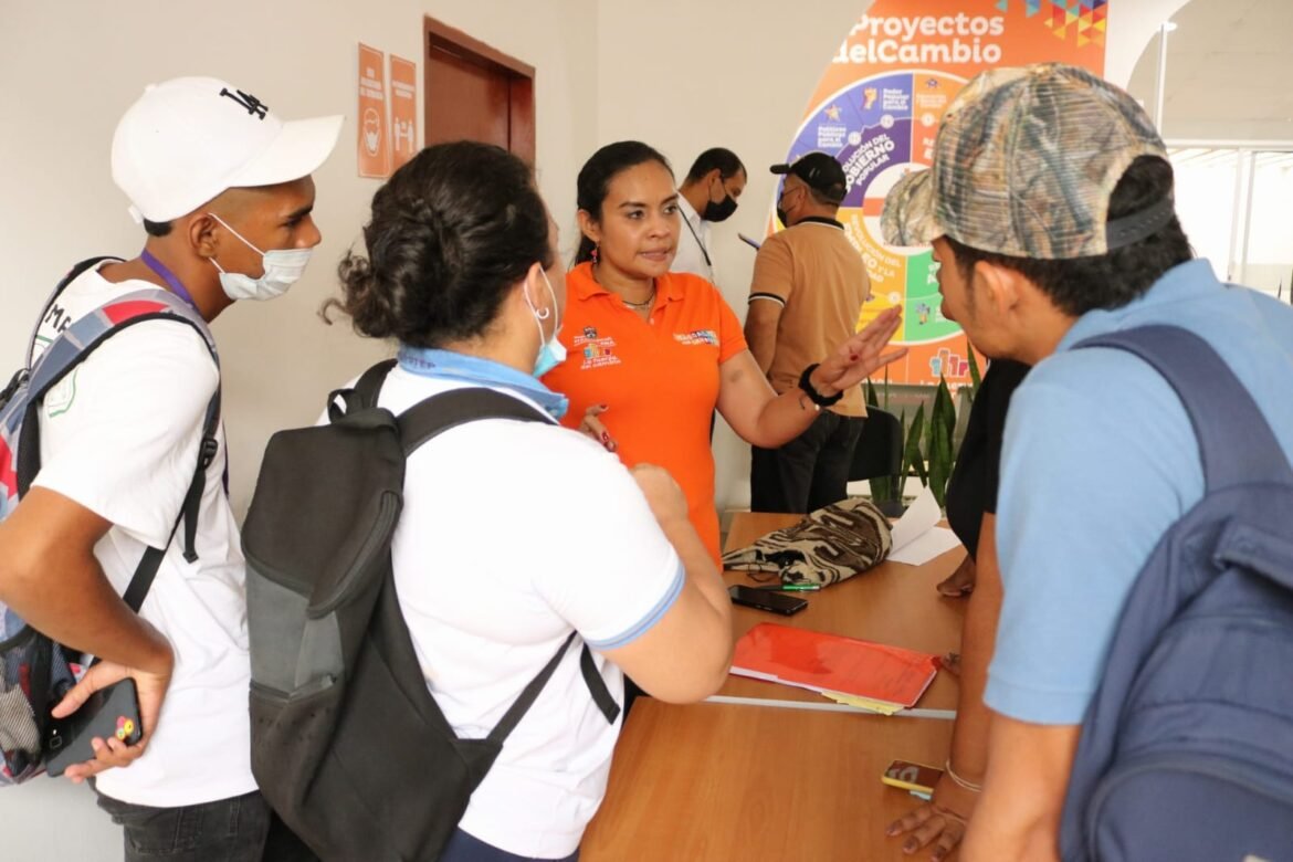 FOTOS Gobernación dialogó y aclaró dudas a estudiantes del Infotep acerca de su aspiración a las Becas del Cambio (2)