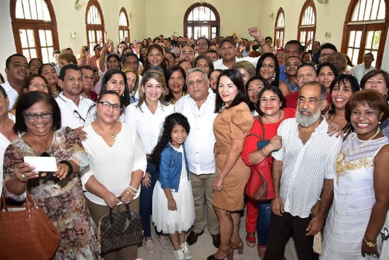 Fuego amigo entre profesores y Secretario Antonio Peralta por retroactivos