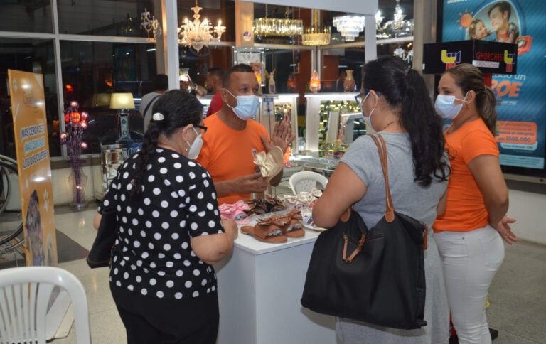 De la mano del Sena, víctimas del conflicto muestran sus ideas de negocio