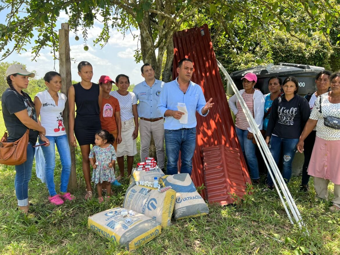 Entrega de insumos a mujeres campesinas