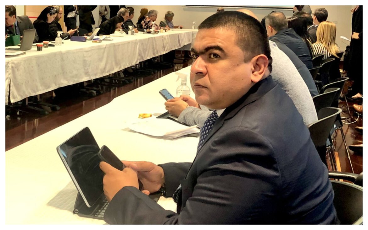 Congresista Holmes Echeverría