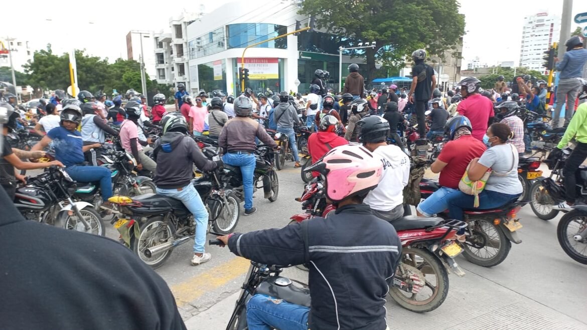 motocilicistas en Santa Marta