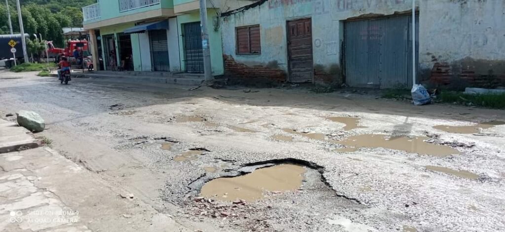 Denuncian mal estado de subida a Taganga con Tik Tok de Bob Esponja