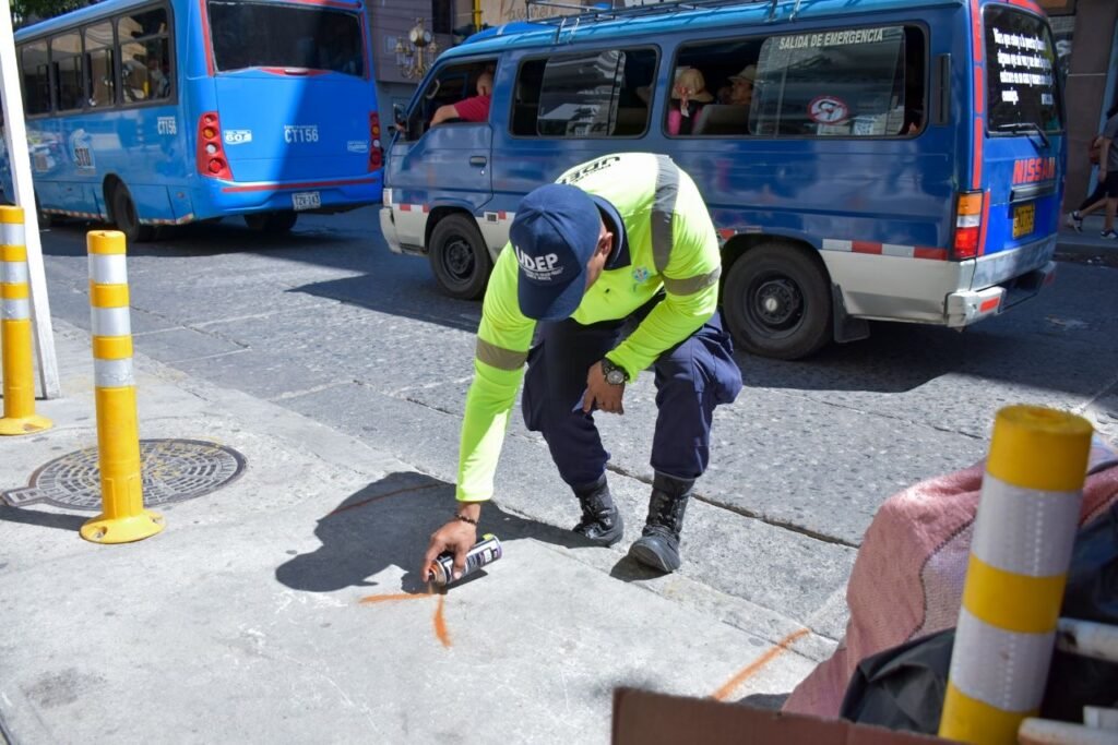 ¿Cómo evitan la invasión del espacio recuperado en la carrera 5ta?