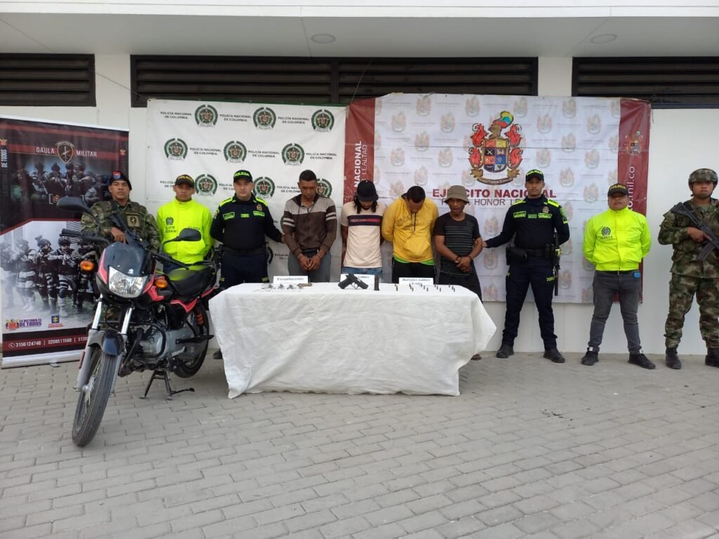 Cuatro capturados en El Pando: A uno le incautaron 52 gramos de coca